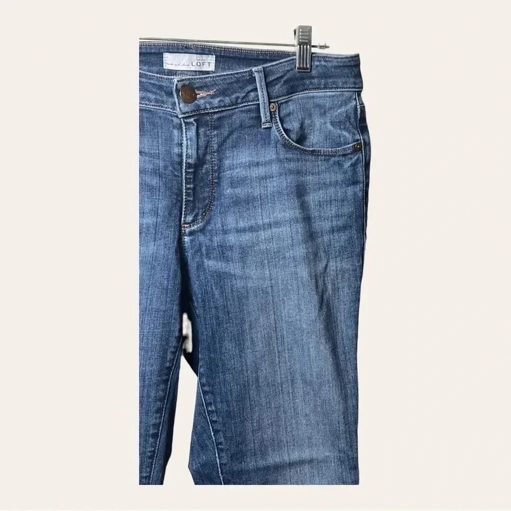 0830. ANN TAYLOR LOFT CURVY SKINNY DENIM JEANS SIZE 26‎ MEDIUM WASH DENIM COLOR